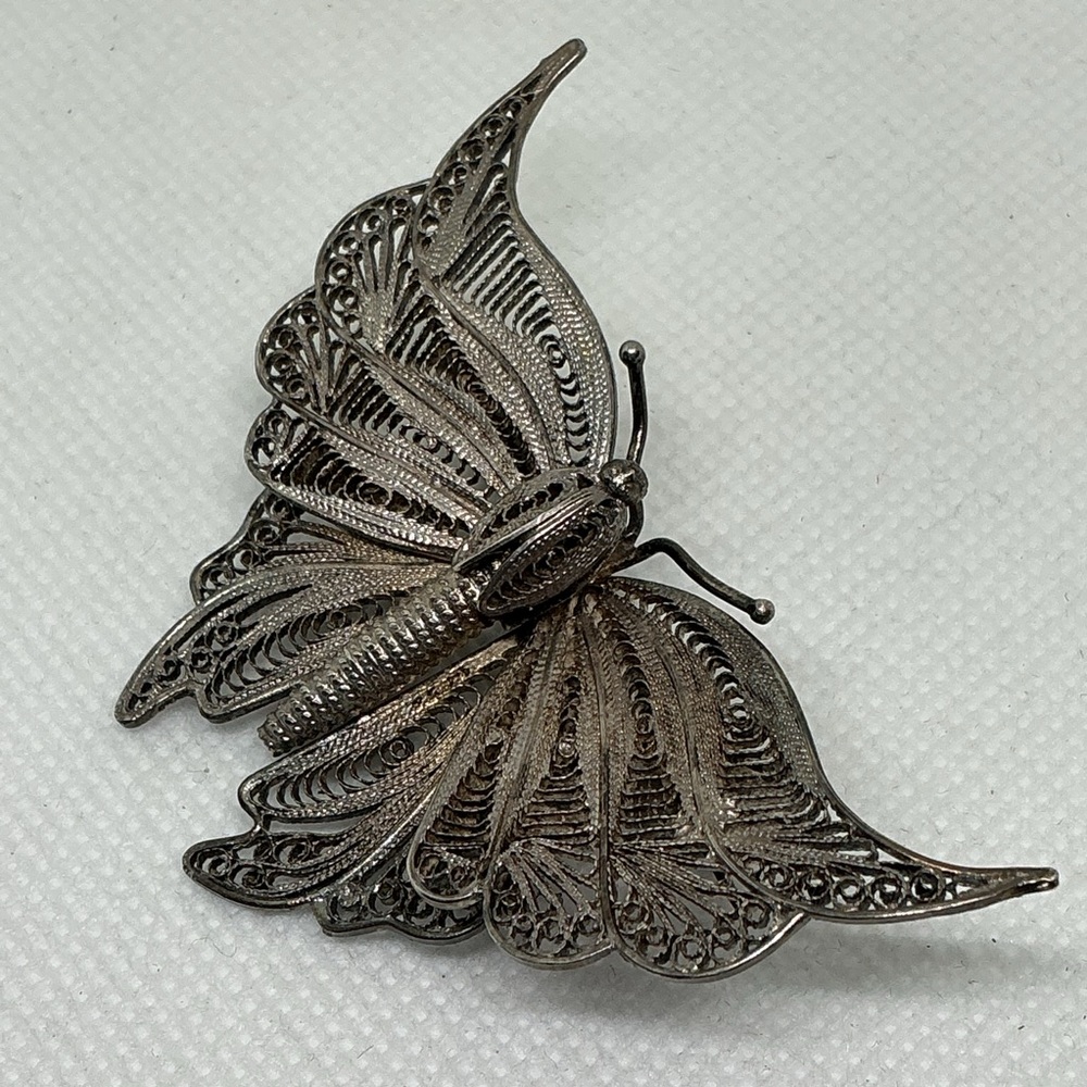 Vintage Large Filigree Butterfly Brooch Silver Tone Openwork Statement Pin - Picture 3 of 8